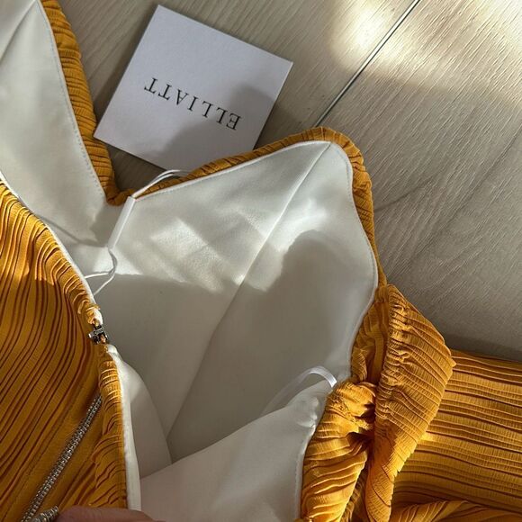 Elliatt Midi Dress Small S Yellow Gold Strapless Pleated Off Shoulder Summer NWT - Picture 8 of 8